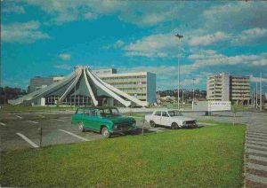 -Cartão+de+Aquiles+Branco+com+intervençoes+e+colagens+,+Nada+Vale+Nada+com+Algemas+1a.jpg