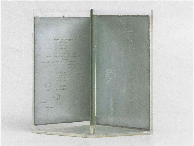-Escultura+de+Haroldo+de+Campos+Produzido+vom+as+chapas+de+impressao+do+poema+âmago+e+ômega++e+entre+parenteses+de+1956.+1a.jpg