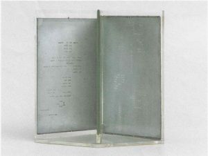 -Escultura+de+Haroldo+de+Campos+Produzido+vom+as+chapas+de+impressao+do+poema+âmago+e+ômega++e+entre+parenteses+de+1956.+1a.jpg