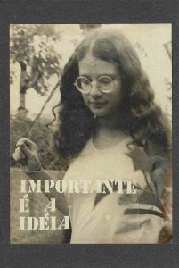 -Cartão+postal+com+fotografia+de+Claudia+com+o+tema+Importante+é+a+Ideia+no+verso+carimbo+de+claudia+e+arte+postal,+1a.jpg